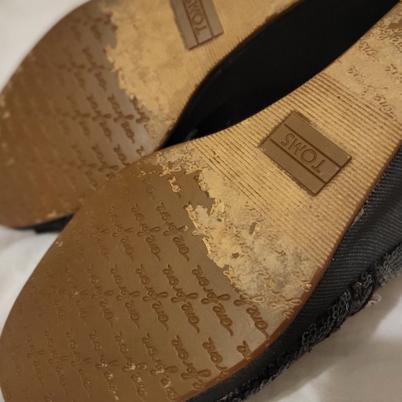 Tom's Black Sequins Wedge - Picture 4 of 10